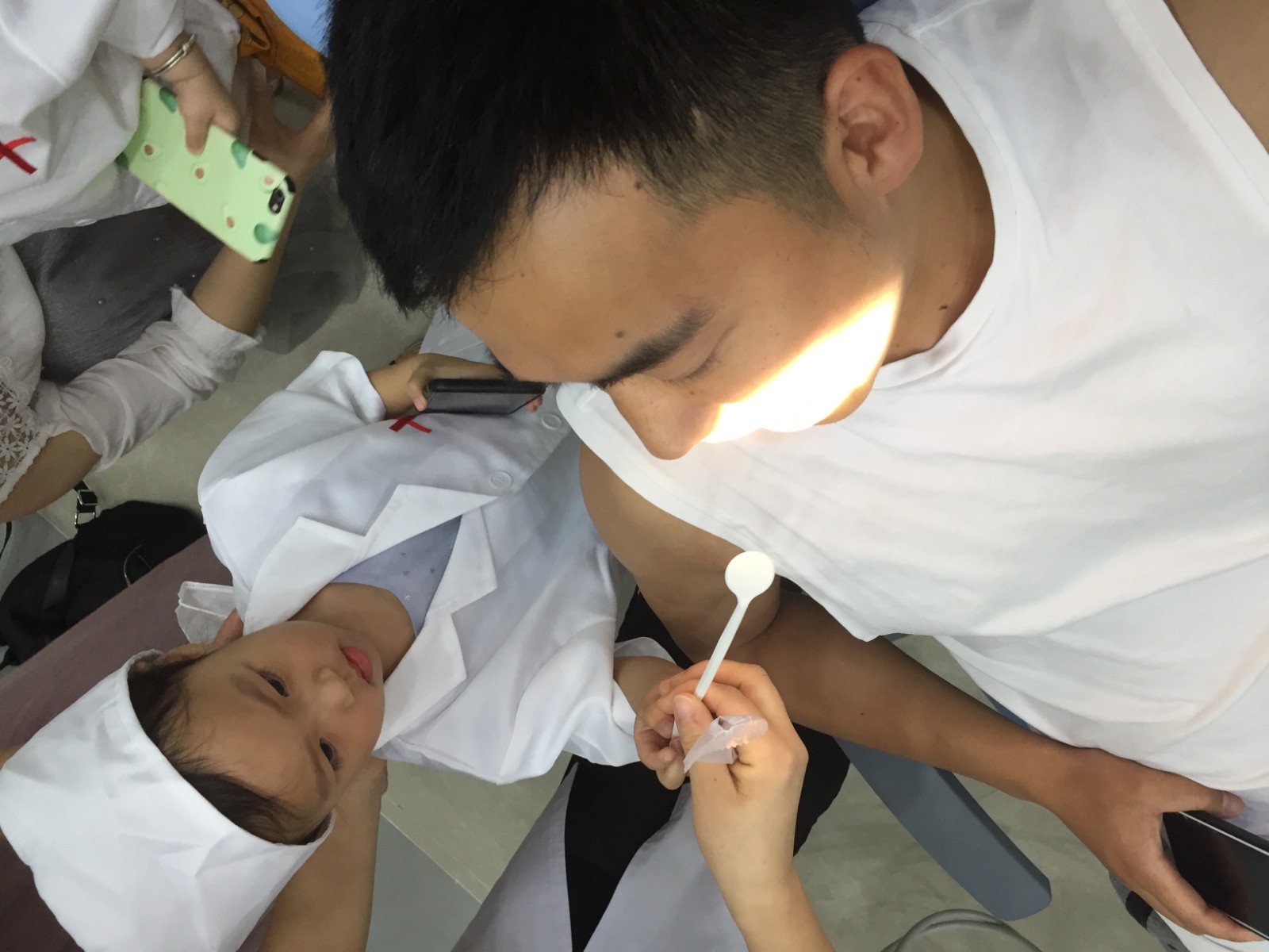 运动宝贝安徽含山金色领域早教中心：“小小牙医”亲子活动